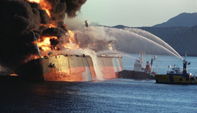 Iranian missiles hit two UAE tankers, killing one and injuring two Ukrainians