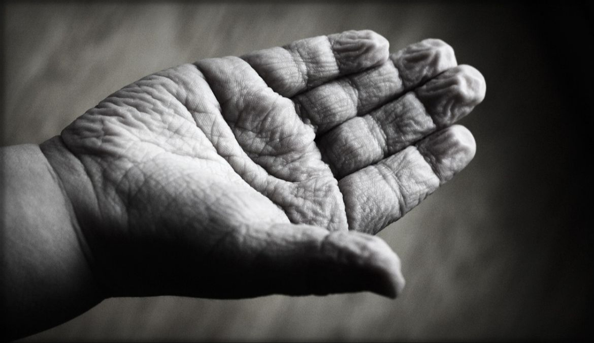 Parenthood may accelerate biological aging but could also extend lifespan, researchers find