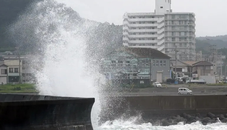 Typhoon Dolphin hits China