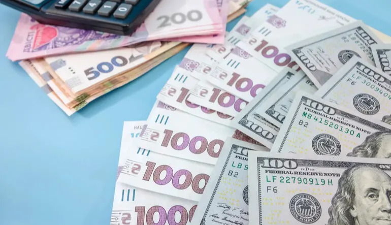 NBU raises limits on Ukrainians’ foreign currency transactions abroad