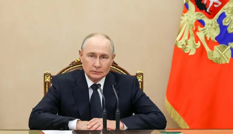 Putin sees chance to end war