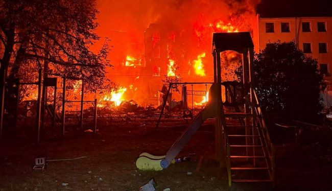 Russian attack kills two in Kyiv