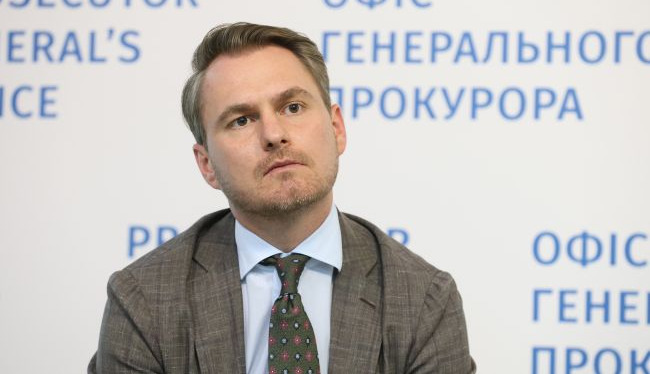 Ukraine’s prosecutor general resigns