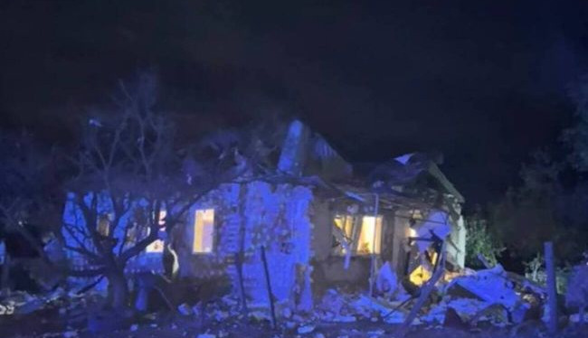 Russian strikes injure three in Izium