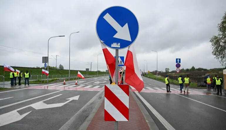 Poland reinforces border crossings with Ukraine