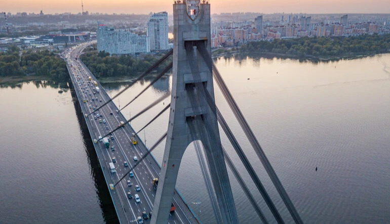 Russia strikes Kyiv's Northern Bridge again, disrupting transport and hot water