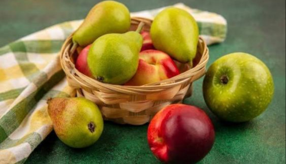Apple or pear: which fruit is healthier?