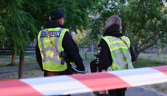Man throws grenades at police and opens fire in Kropyvnytskyi; 'Thunder' operation launched