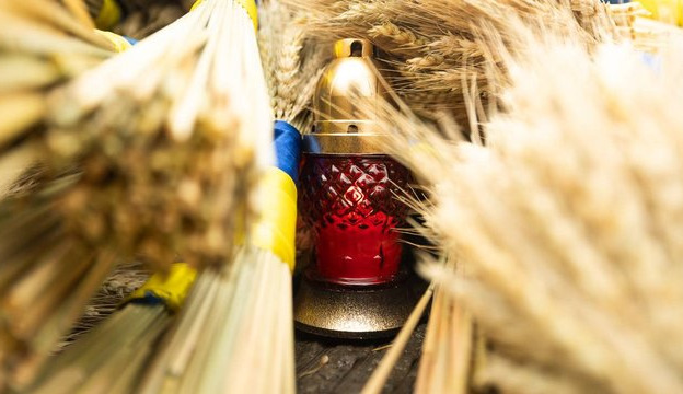 Ukrainians commemorate the victims of the Holodomor famines