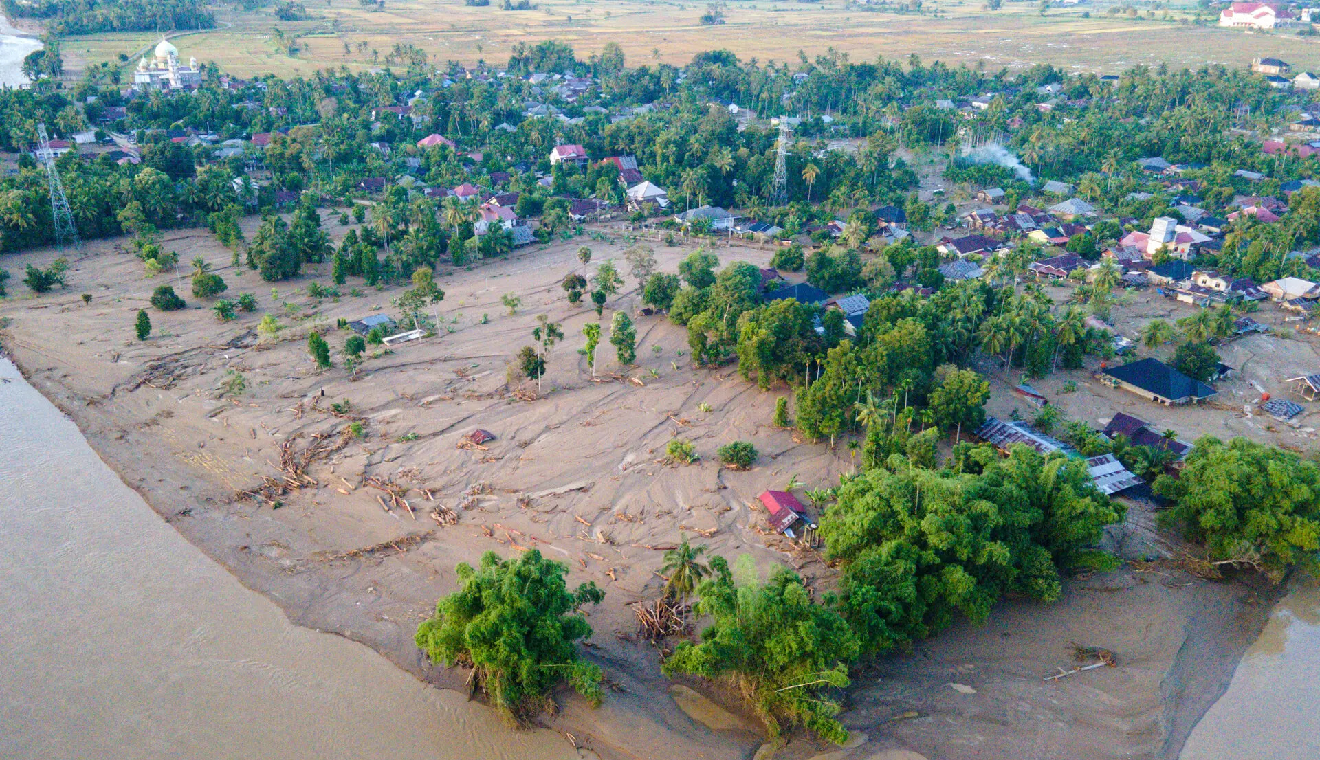Floods after tropical storm kill more than 900 people in three Asian countries