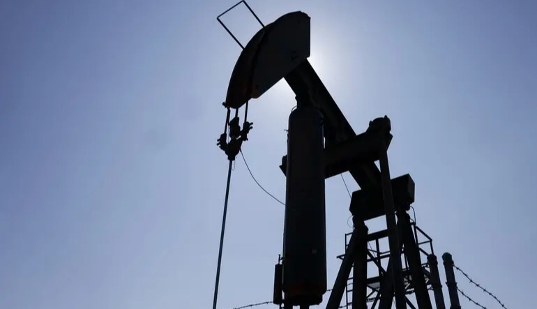 Oil prices rise after OPEC+ confirms output pause amid Ukrainian attacks and US–Venezuela tensions — Reuters