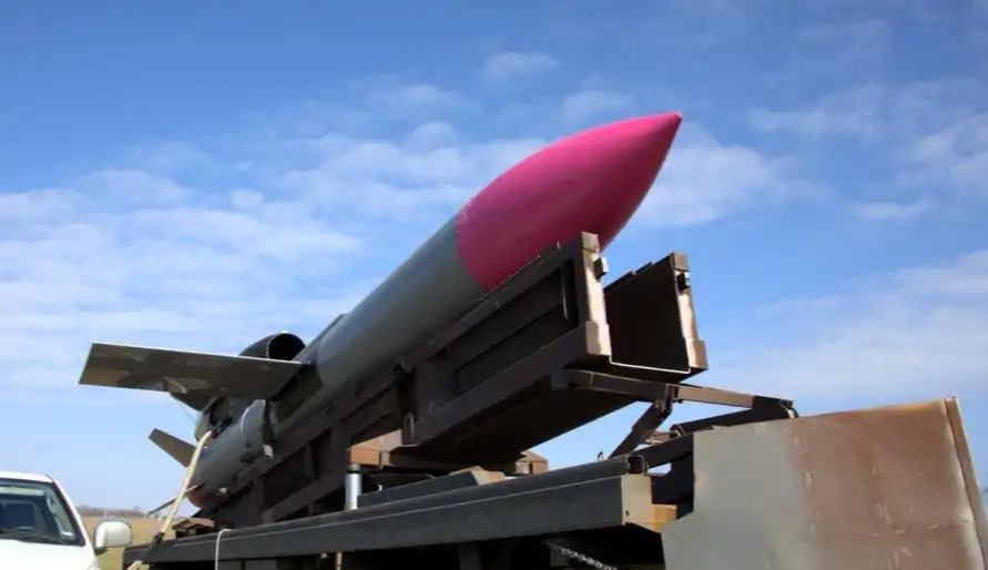 Ukraine reportedly using “Flamingo” cruise missiles to strike energy and refining targets in Russia