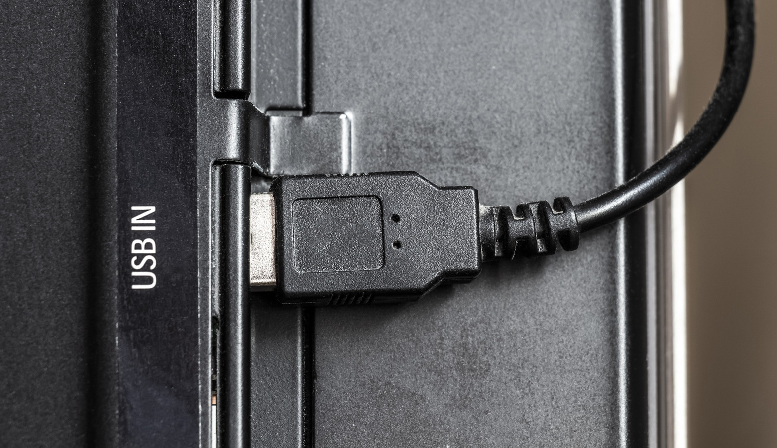 5 useful ways to use the USB port on your TV