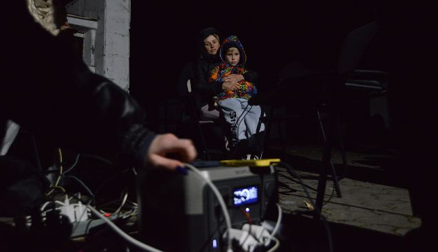 Dnipropetrovsk and Zaporizhzhia regions left almost completely without power as Russia launches evening drone attack