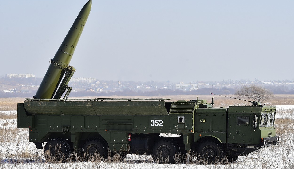 Russia strikes Kryvyi Rih with two Iskander missiles, 10 injured