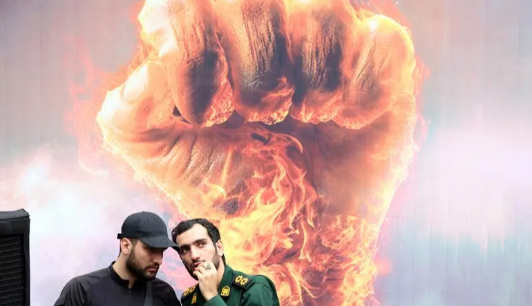 Iran warns ships against crossing the Strait of Hormuz — no official confirmation yet