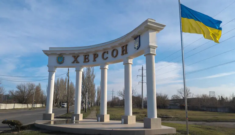 Russia strikes Kherson district: four dead