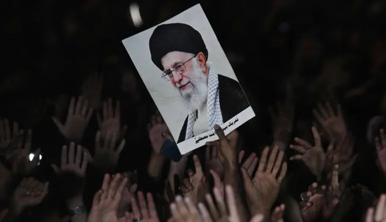 Khamenei’s death: celebrations in Iranian cities as regime forces prepare for decisive battle — Bloomberg