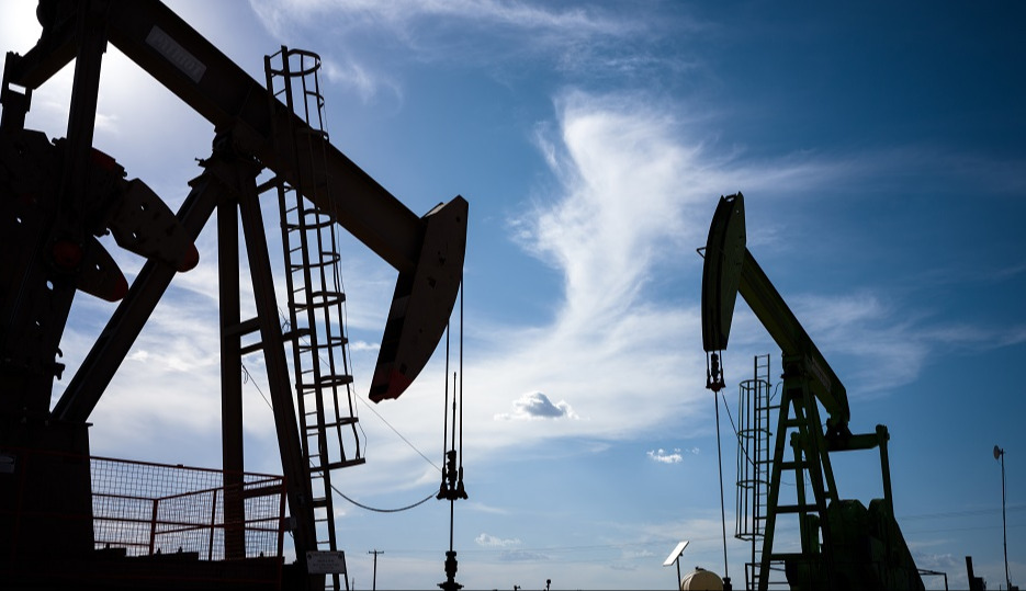 Global oil market faces major surplus as supply outpaces demand, says IEA