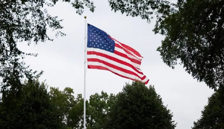 Missile hits U.S. embassy in Baghdad, fire breaks out