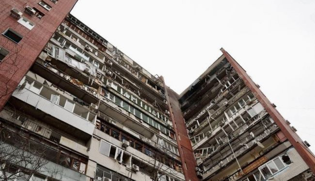 Russia strikes 14-story residential building in Dnipro: fires reported, injuries confirmed