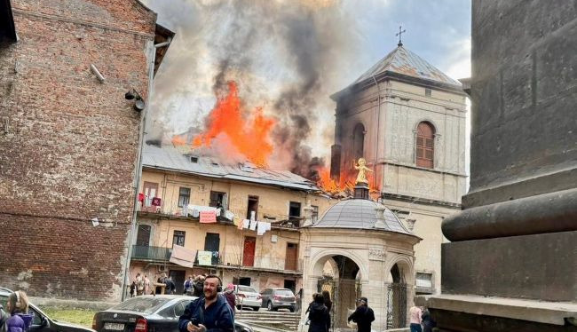 Russia strikes central Lviv: buildings damaged, people injured