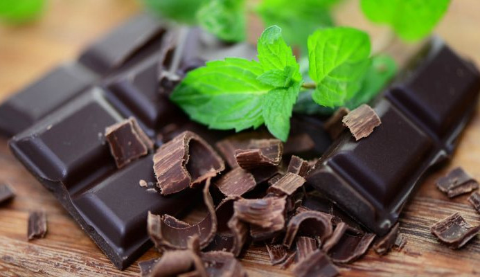 Pros and cons of eating chocolate with additives