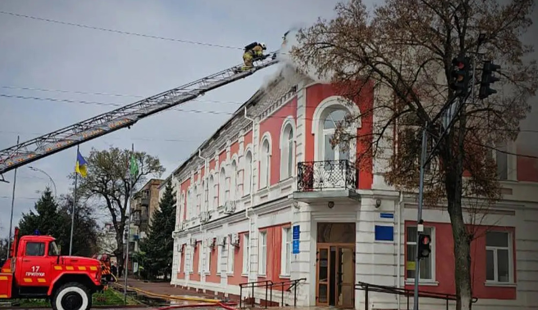 Drones hit the city council in Pryluky and the tax service building in Novhorod-Siverskyi.