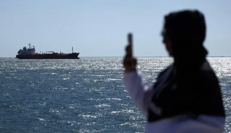 More oil supertankers begin passing through Strait of Hormuz
