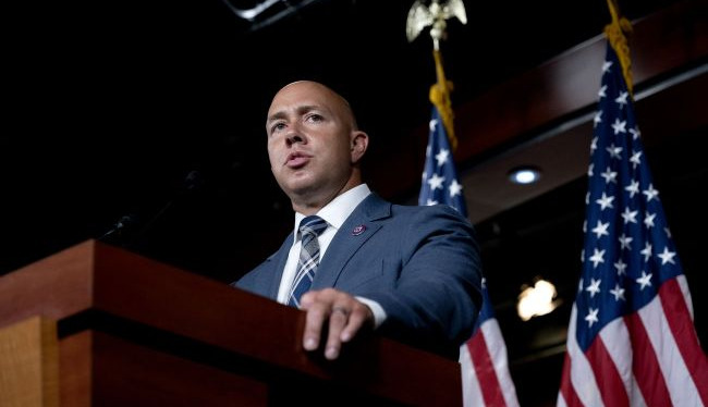U.S. Congress questions new Ukraine funding, awaits action from Europe