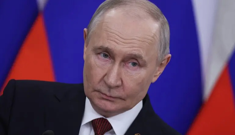 Shift in Russian sentiment: The Guardian reports growing elite frustration with Putin
