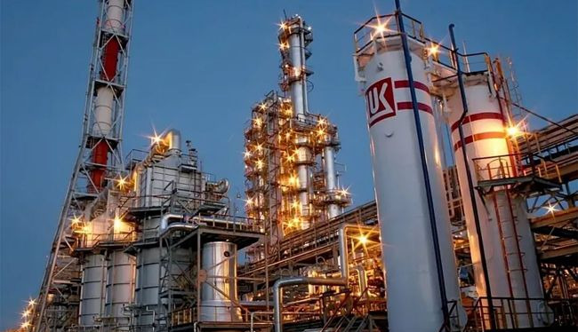 Volgograd oil refinery halts operations, massive fuel tanks burning near Yaroslavl