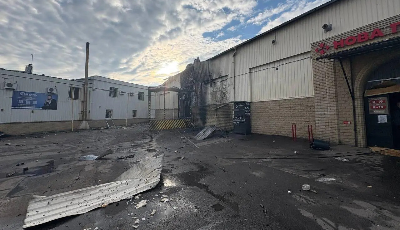 Russian strike hits Sloviansk, damaging Nova Poshta branch and gas station; mother and child injured
