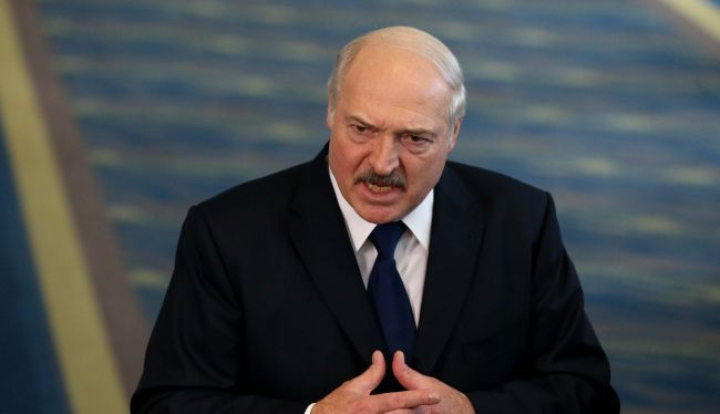 Lukashenko apologizes to Zelenskyy, but urges him to "calm down"