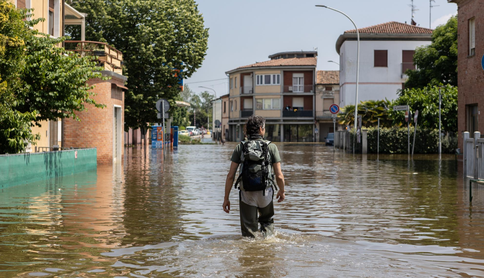 Warming climate accelerates the rise of extreme rainfall