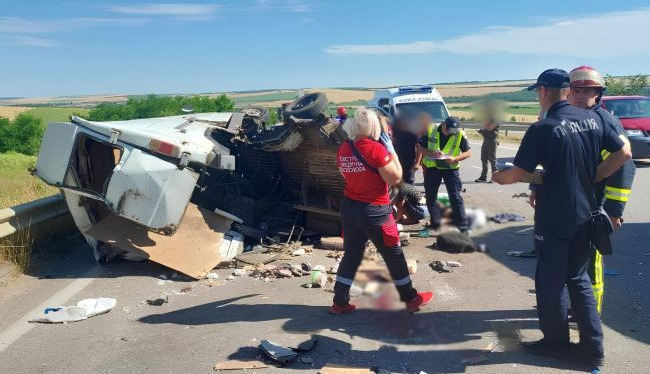 One killed, 10 injured in minibus crash on Kyiv–Odesa highway